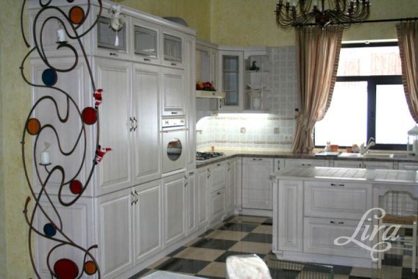 Кухня біла